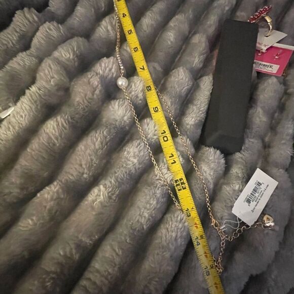 Four piece, Betsey Johnson, XOXO heart Valentine’s kitsch statement jewelry set - Picture 11 of 13